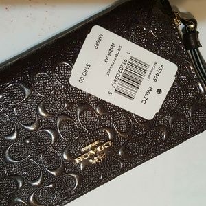 💜Coach Patent Leather Phone Wallet💜